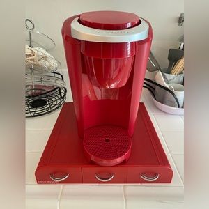 Keurig Single Serve K-cup pod coffee maker with Mind reader K-cup holder